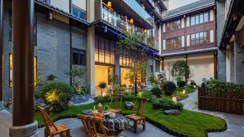 Quxiang Yazhu Chufeng Courtyard Homestay (Jiuge Alley) in Zigui