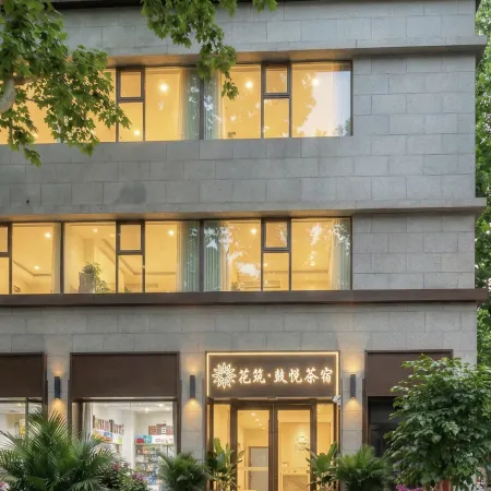 Floral Hotel · Drum Joy Tea Hotel(Xi'an Yongningmen Zhonggu Lou Metro Station)