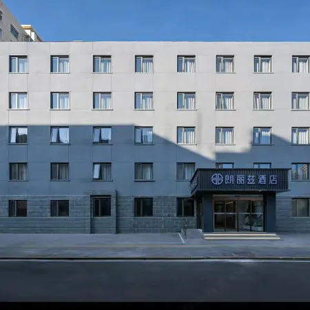 PALACE Hotel（BeijingBeijing Capital Museum Muxidi Subway Station） Отели рядом с достопримечательностью «Станция метро Muxidi»