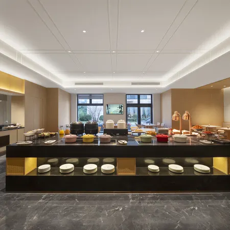 Qianna Hotel Glorious (Anyang East High-speed Railway Station Wanda Plaza Branch)