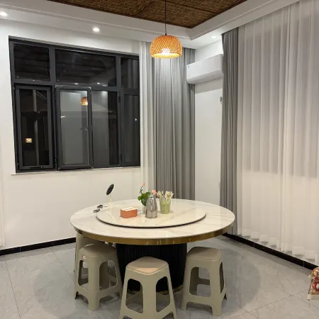 Huguang Yunju Homestay (Weishan Island)