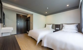 Hi Inn Hotel (Shanghai Xinzha Road Subway Station)