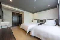 Haiyue Hotel (Shanghai Xinzha Road Subway Station) Hotel di People's Square