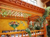 香格里拉品松楚藏族民居客栈 - 花园