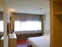 怡莱酒店(呼伦贝尔海拉尔中央大街国贸店) - 高级大床房