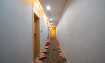 Zhuoman Hotel (Kunming Changshui Airport Dabanqiao)