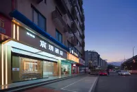 Chenyue Hotel (Chengdu Southwest University of Finance and Economics Subway Station) Hotel in zona Sichuan Normal University Experimental Foreign Languages School (Area B)