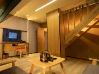 Yixin Hotel(Qingdao Zhanqiao Railway Station Metro Station) Hotels near Qingdao Railway Station