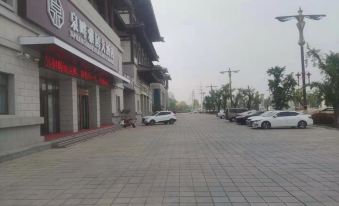 Quanpan Yaju Hotel (Qiannan Zhisheng Tangquan Building 5)