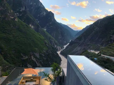 TIGER LEAPING GORGE CAMP SHANGRI-LA Hotels near Hutiao Stone