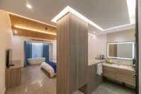 Xinchang Qianxi Hotel