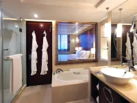 Radisson Collection Hyland Shanghai Hoteles cerca de Torre Perla Oriental