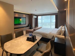 Shenyang Movie City Smart Hotel (Shifu North Station Financial Center Store)