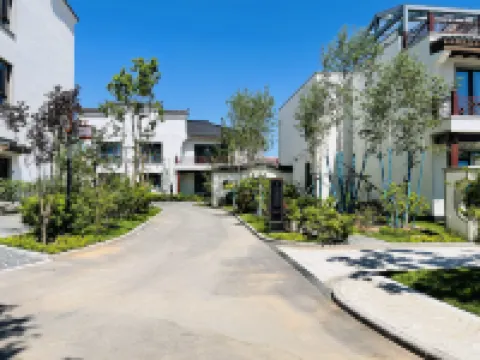 Jinghong Tianqing Hotel (Yijin Holo City Government Shop) Hotels near Kangbashenpenquan Square