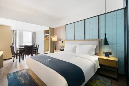 Huanlv Hotel (Chongqing Longtousi North Railway Station)