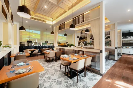 Qionghai Changlong Hotel (Yinhai Zaliang Street) Отели в г. Цюнхай