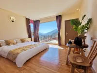 Heshi Inn in the Mountains