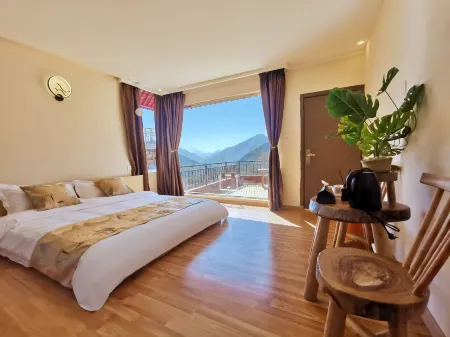 Heshi Inn in the Mountains