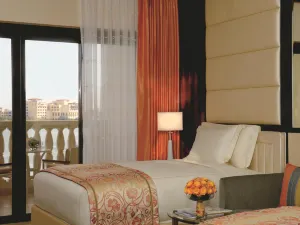 The Ritz-Carlton Abu Dhabi, Grand Canal