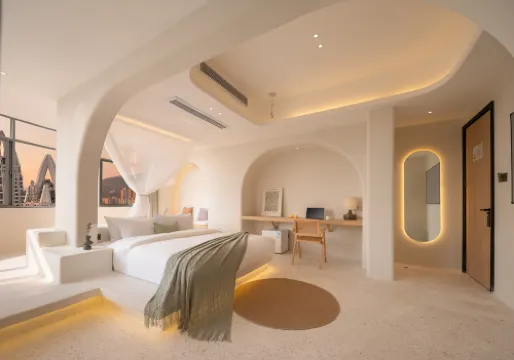 He Pu Mu Bai CREAMCAKE Resort hotel(Xishuangbanna jinghongGaozhuang Star Night Market)