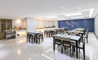 Qingjiang Hotel (Yichang CBD)