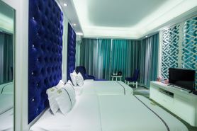 Yulong Business Hotel