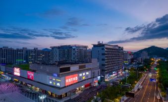 Hanting Hotel (Hangzhou Zhuantang Academy of Fine Arts Xiangshan Metro Station)