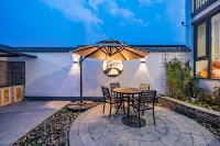 Floral Hotel·Beijing Guanshan Nuanchao Hotel (Yanqing Liuyubao Shop) Hotels near Paizi Mountain