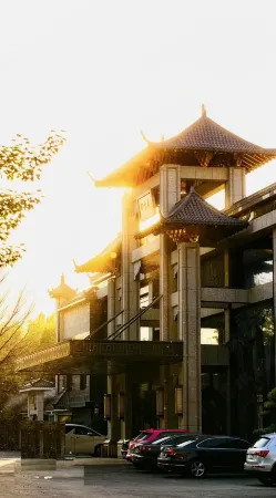 Yujing Garden Holiday Hotel Отели рядом с достопримечательностью «Shijiazhuang Botanical Garden»