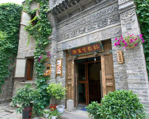 Wolong Fort Inn โรงแรมใกล้กำแพงเมืองจีนซือหม่าไถ