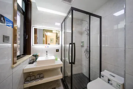 Ark 8th Hotel (Jinhua South Railway Station and Subway Station)