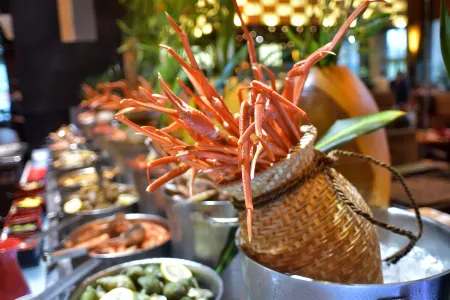 Crowne Plaza Yantai Sea View Отели рядом с достопримечательностью «Yantai Natural Museum»