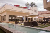 Charming cozy 1 bed condo with heated pool