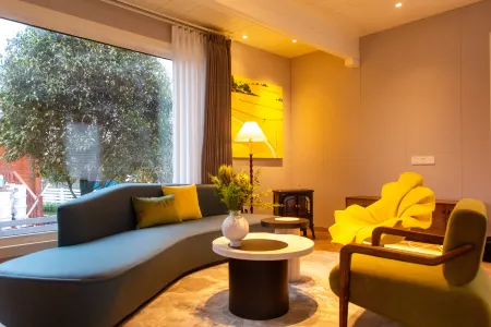 Luopingwei Light Star River Flower Sea Camp Отели рядом со станцией Luoping Railway Station