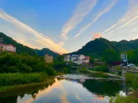 Ningshan Crown Fengxuan Hotel