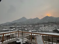 Beijing Yunsuli Private Hot Spring - vue sur la montagne