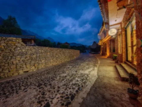 聽風泊院·Courtyard綠林野奢日照金山觀景美宿（玉龍雪山店） 鄰近中虎跳石的酒店