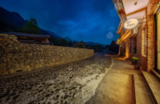 Listening to the wind · Courtyard Green Forest Rizhao Jinshan View Inn (Yulong Snow Mountain)