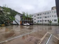 Qinling Mountain Residence - Bãi đậu xe