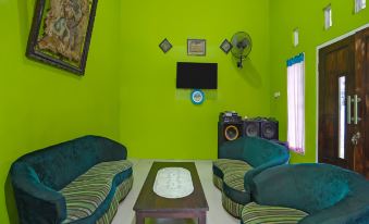 OYO 92202 Kost Auto Syariah Anggaswangi