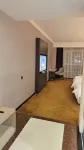 Mitsubishi Hotel, Zhongqi, Urad