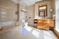 Heyi Hotel (Taiyuan Railway Station West Square Metro Station Branch)