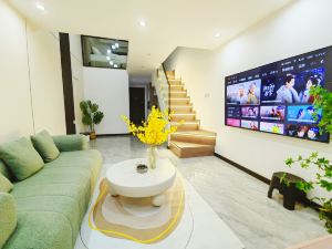 Slow Road Homestay (Changsha IFS International Financial Center Wuyi Square)