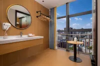Yagu Landis Hotel (Foshan Creative Industry Park Wangfujing Ziweigang Branch) - 3-Star
