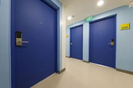 Hop Inn Hotel Iloilo Отели рядом с достопримечательностью «Diversion 21 KTV and Resto»