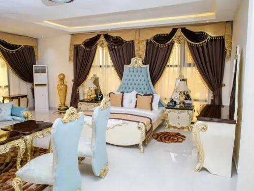 Echelon Heights Hotel - Homestays