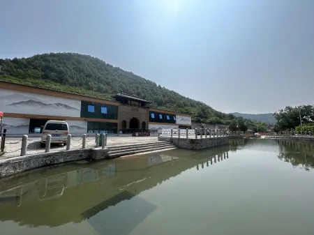 Burning Years Hotel Отели в г. Линчуань