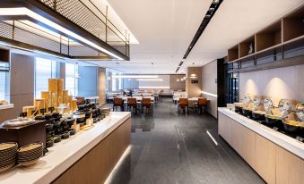 Atour Hotel Urumqi High Speed Railway Station Little Green Valley Park
