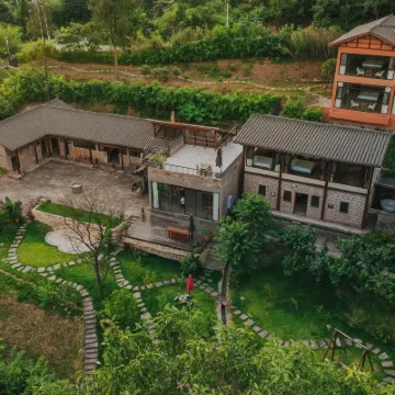 My Family Courtyard Home stay (Dazu Rock Carvings Tourist Center Store, Chongqing) Hotel berhampiran Dazu Rock Carvings
