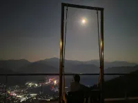 Who is at the swing homestay